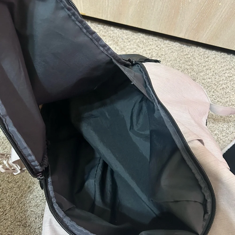 NIKE Kyrie Irving Elite Basketball Bag Backpack Cream Black Travel Spacious Gym